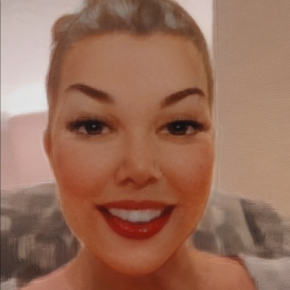 Meet your Posher, Lisa - Picture 1 of 1